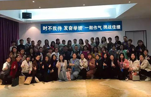 黑奥秘<!-- 头发理疗 -->头发养护学院